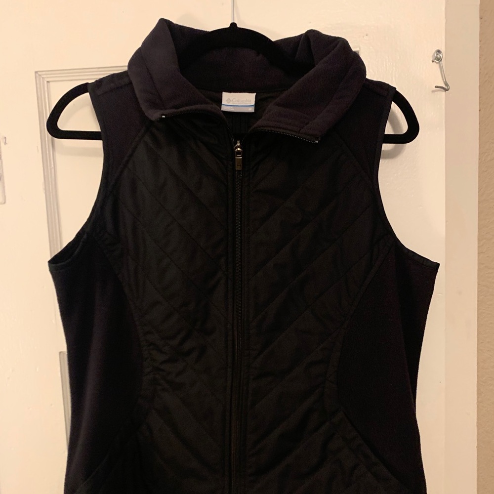 Columbia size M zip up vest with pockets